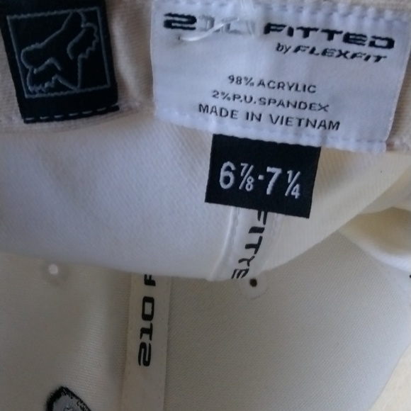 FOX Hat size 6 7/8-7 1/4$28 +free scarf . Hat is practically new - Picture 4 of 8